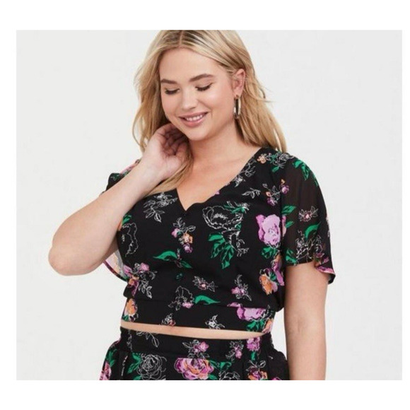 Smocked Cropped Torrid Black Floral Blouse 2X Flutter Sleeve Dark Floral V Neck - Picture 1 of 12